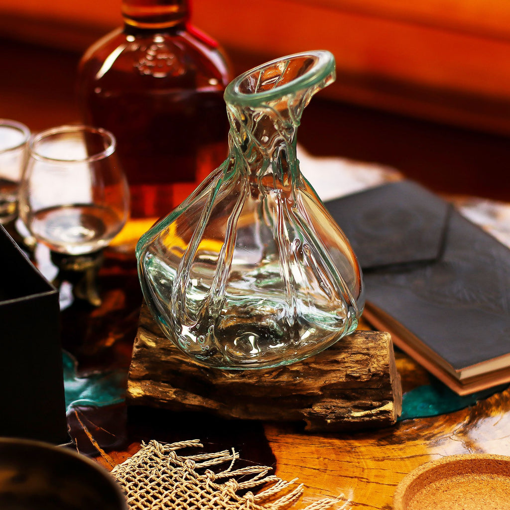 Mini decanter in vetro soffiato su legno da 24 cm - Essenze del Bottegaio