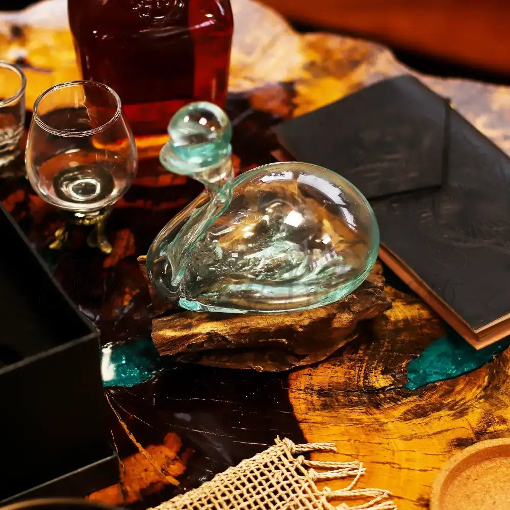 Decanter a forma di anatra in vetro fuso su legno con tappo - Molten Glass on Wood