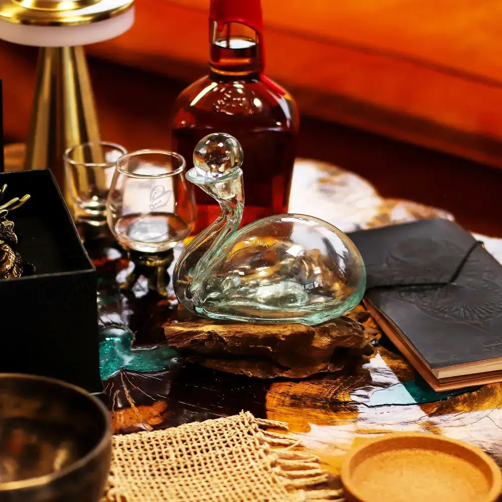 Decanter a forma di anatra in vetro fuso su legno con tappo - Molten Glass on Wood