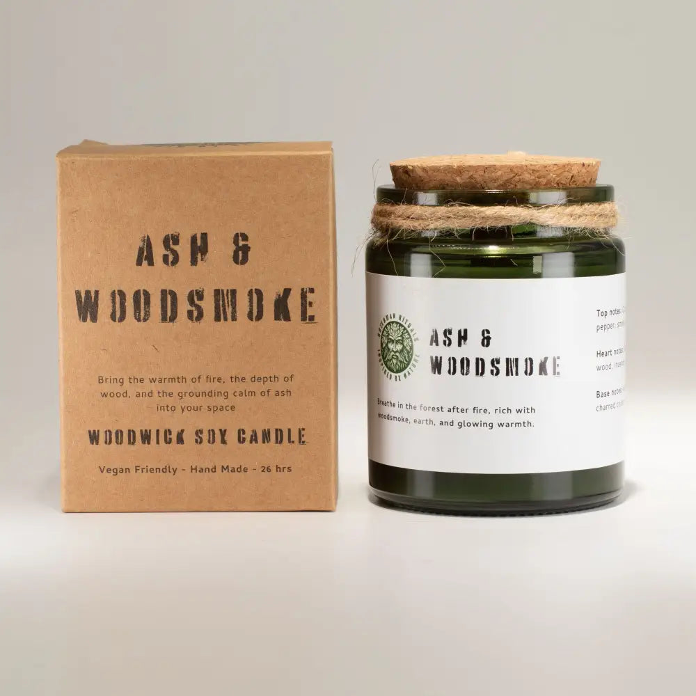 Candela di Soia con Stoppino in Legno – Cenere & Legno Bruciato - Greenman Rituals Woodwick Soy Candles