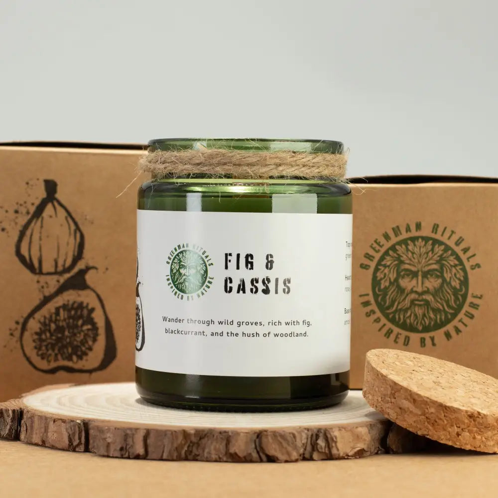 Candela di Soia con Stoppino in Legno – Fico e Ribes Nero - Greenman Rituals Woodwick Soy Candles