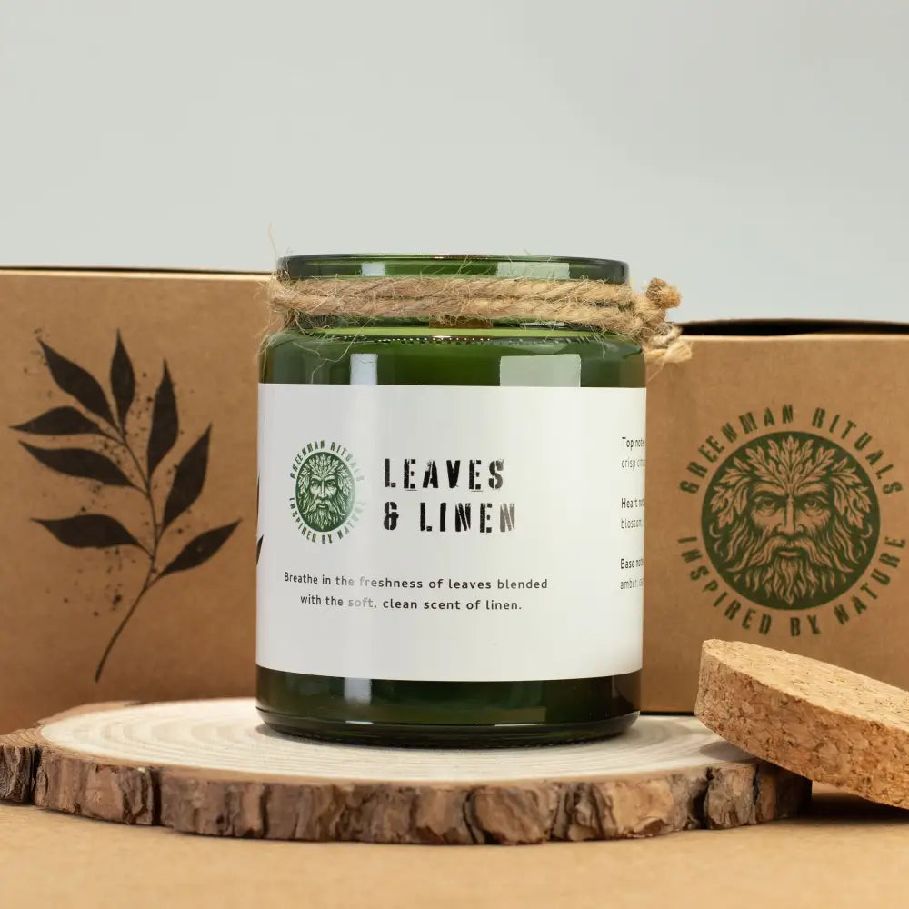 Candela di Soia con Stoppino in Legno – Foglie e Lino - Greenman Rituals Woodwick Soy Candles