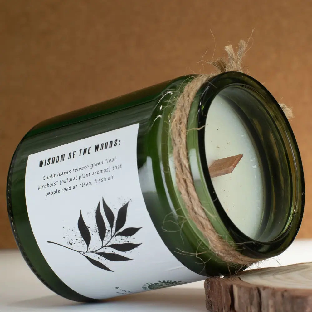 Candela di Soia con Stoppino in Legno – Foglie e Lino - Greenman Rituals Woodwick Soy Candles