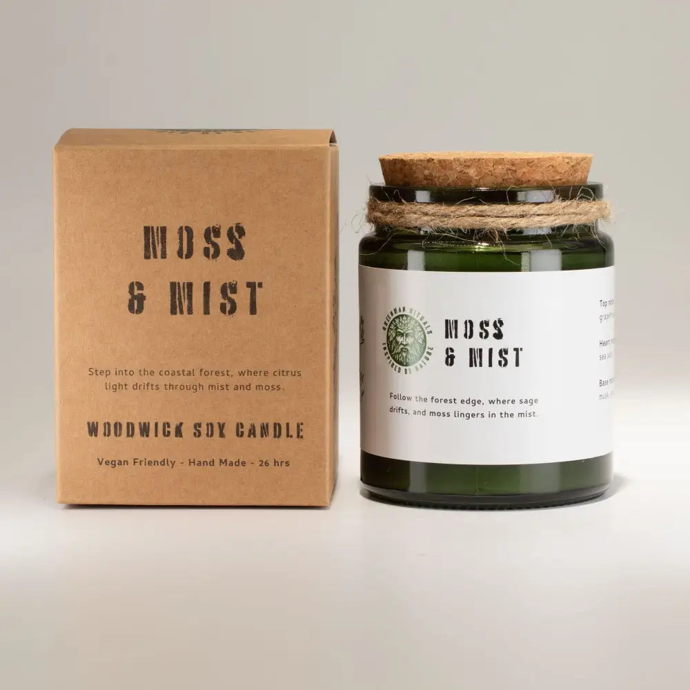 Candela di Soia con Stoppino in Legno – Muschio & Bruma - Greenman Rituals Woodwick Soy Candles
