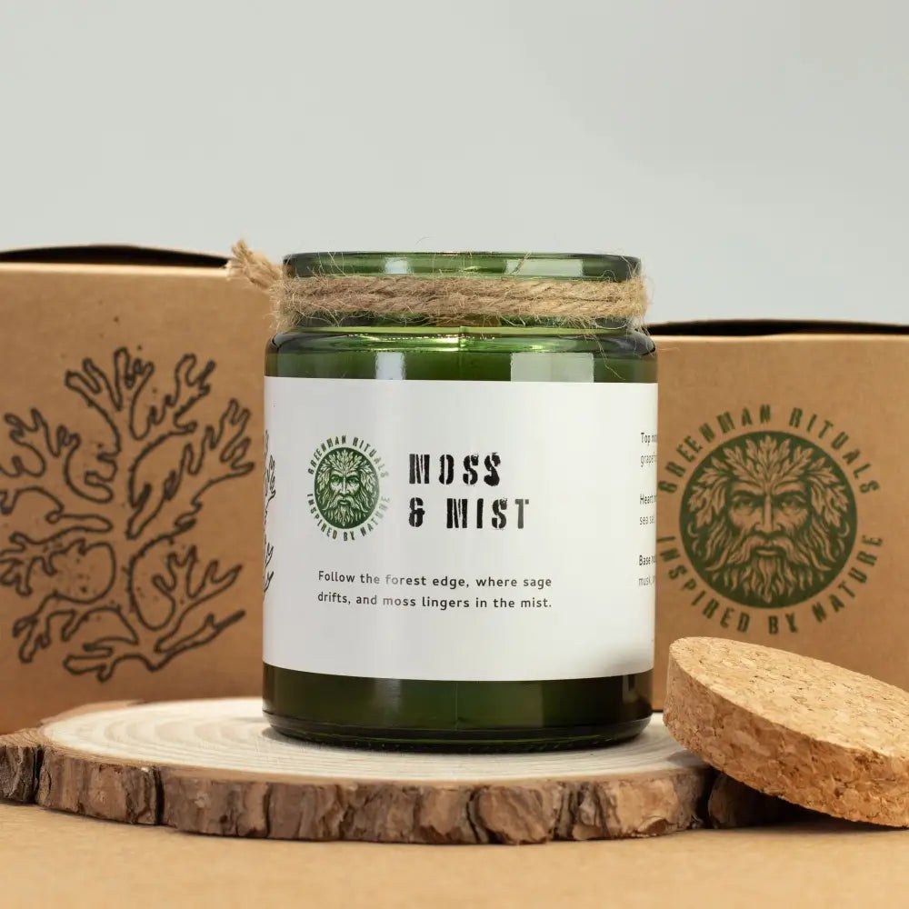 Candela di Soia con Stoppino in Legno – Muschio & Bruma - Greenman Rituals Woodwick Soy Candles