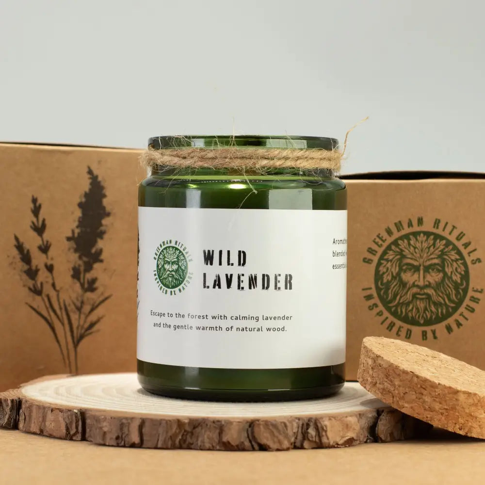 Candela di Soia con Stoppino in Legno – Lavanda Selvatica - Greenman Rituals Woodwick Soy Candles