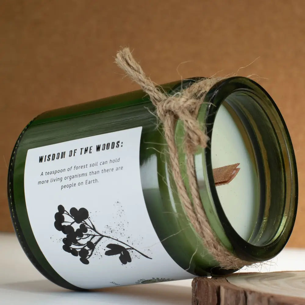 Candela di Soia con Stoppino in Legno – Essenza di Bosco - Greenman Rituals Woodwick Soy Candles