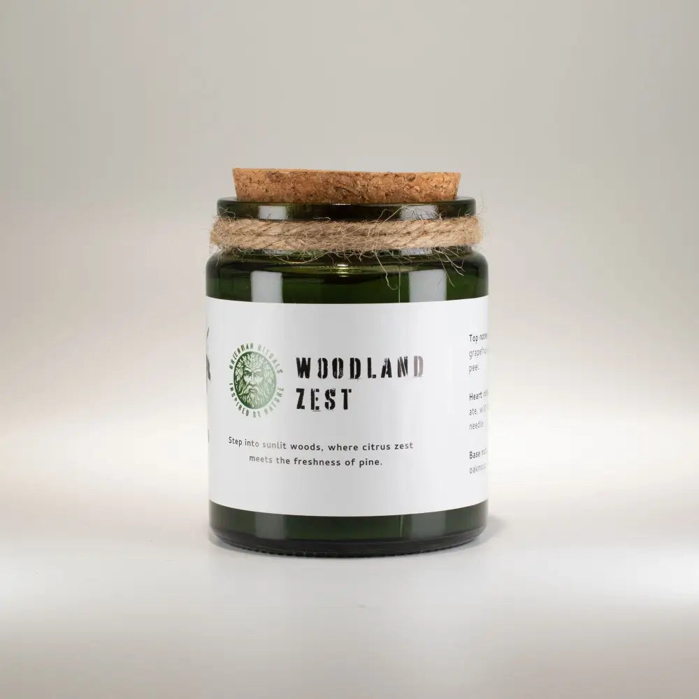 Candela di Soia con Stoppino in Legno – Essenza di Bosco - Greenman Rituals Woodwick Soy Candles
