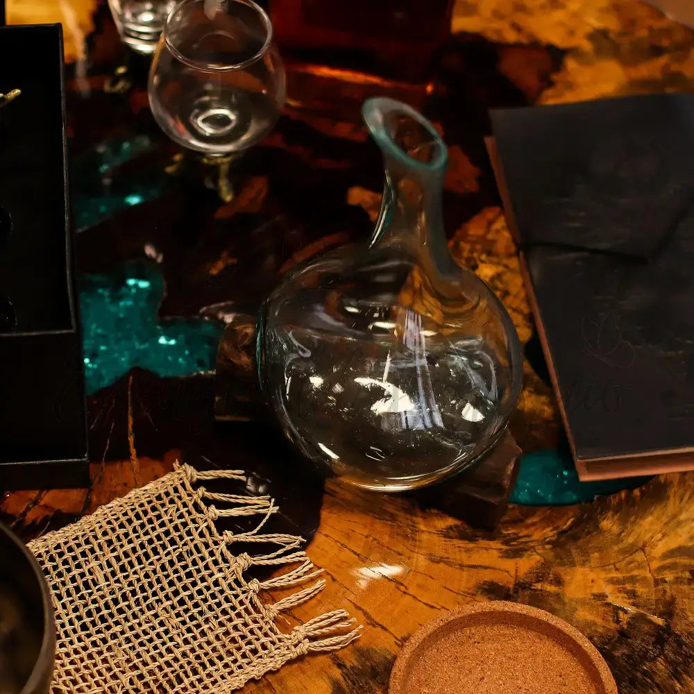 Mini decanter in vetro soffiato su legno 20 cm - Molten Glass on Wood